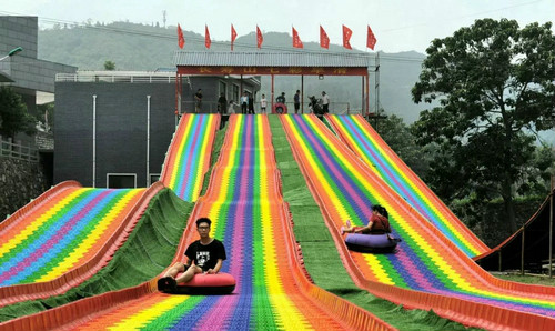 福州七彩旱滑儿童彩虹滑梯游乐设备景区旱地滑雪圈网红旱雪滑道
